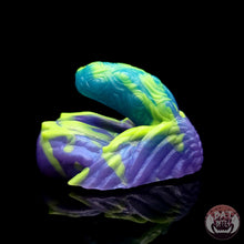 Load image into Gallery viewer, Dominion Packer Medium 00-20 Alien Candy UV GITD
