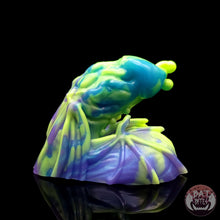 Load image into Gallery viewer, Diadem Packer Large 00-20 Alien Candy UV GITD
