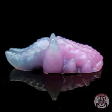 Load image into Gallery viewer, Obsidian&#39;s Maw Small 00-31 UV GITD
