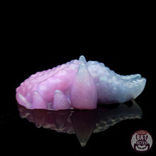 Load image into Gallery viewer, Obsidian&#39;s Maw Small 00-31 UV GITD
