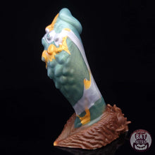 Load image into Gallery viewer, Rend Medium 00-30 Tinsel Tree
