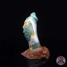 Load image into Gallery viewer, Rend Medium 00-30 Tinsel Tree
