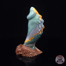 Load image into Gallery viewer, Rend Medium 00-30 Tinsel Tree
