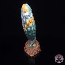 Load image into Gallery viewer, Rend Medium 00-30 Tinsel Tree
