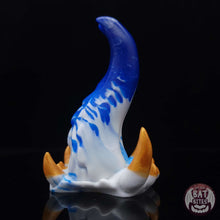 Load image into Gallery viewer, Spire Medium 00-30 Gilded Delftware
