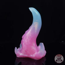 Load image into Gallery viewer, Spire Large 00-31 Crystal Candy
